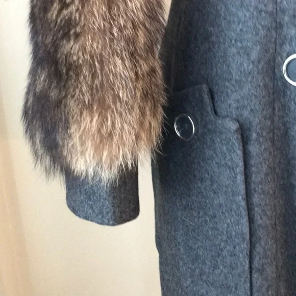 Fabulous Vintage 1960s Wool and Fur coat - Picture 4 of 10